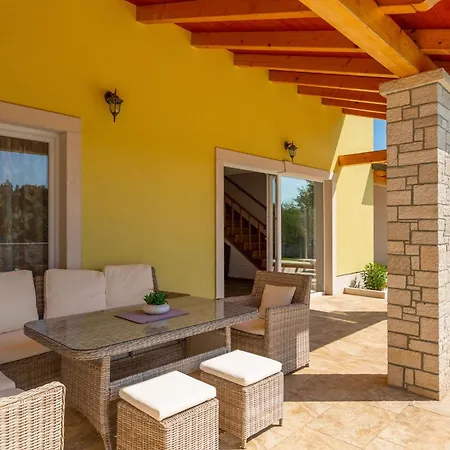 Casa Amarillo - Tinjan, Istria * Srbinjak